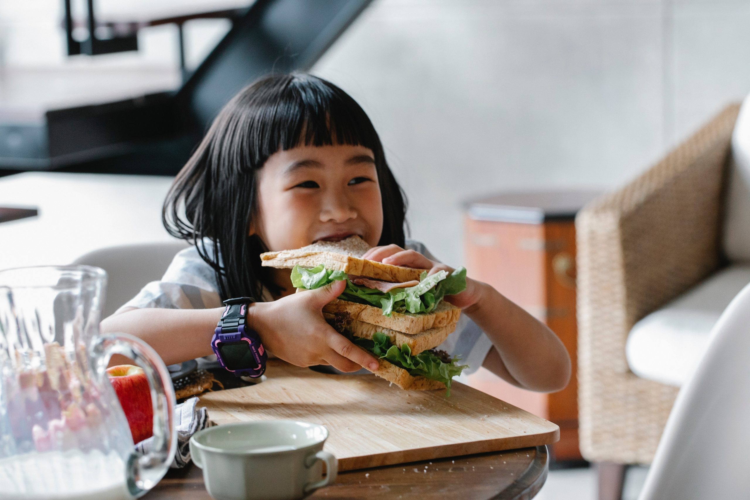 Nutritionist's Guide to Reducing Kids' Screen Usage at Mealtime